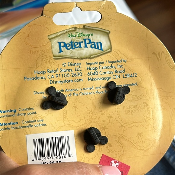 Disney’s Peter Pan Pin Set of two one lights up - Picture 4 of 9